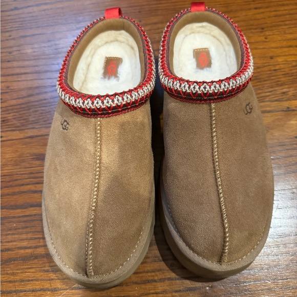 Size 6 in kids tazzman uggs - Picture 2 of 2